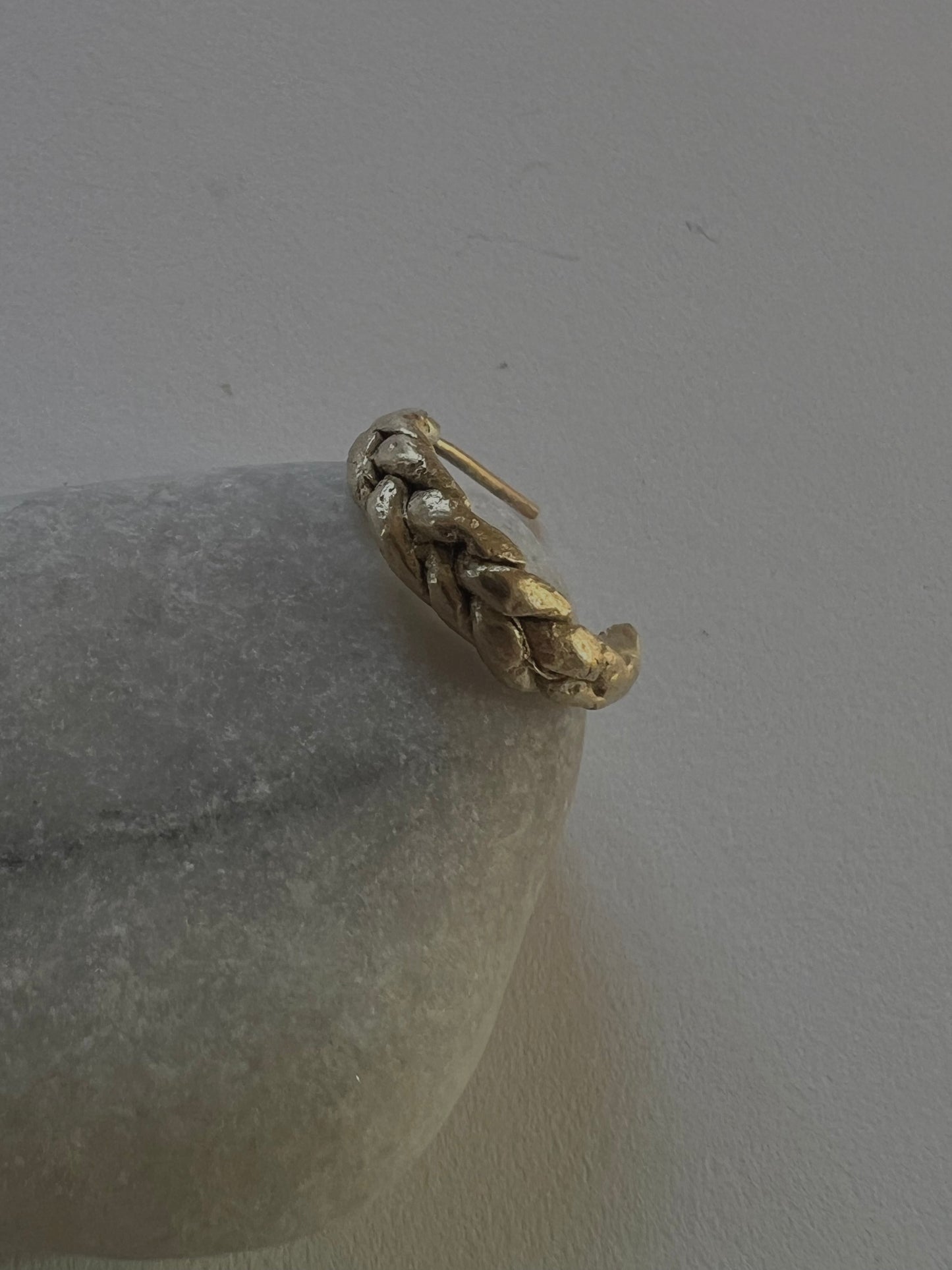 Tiny Braid earrings Gold