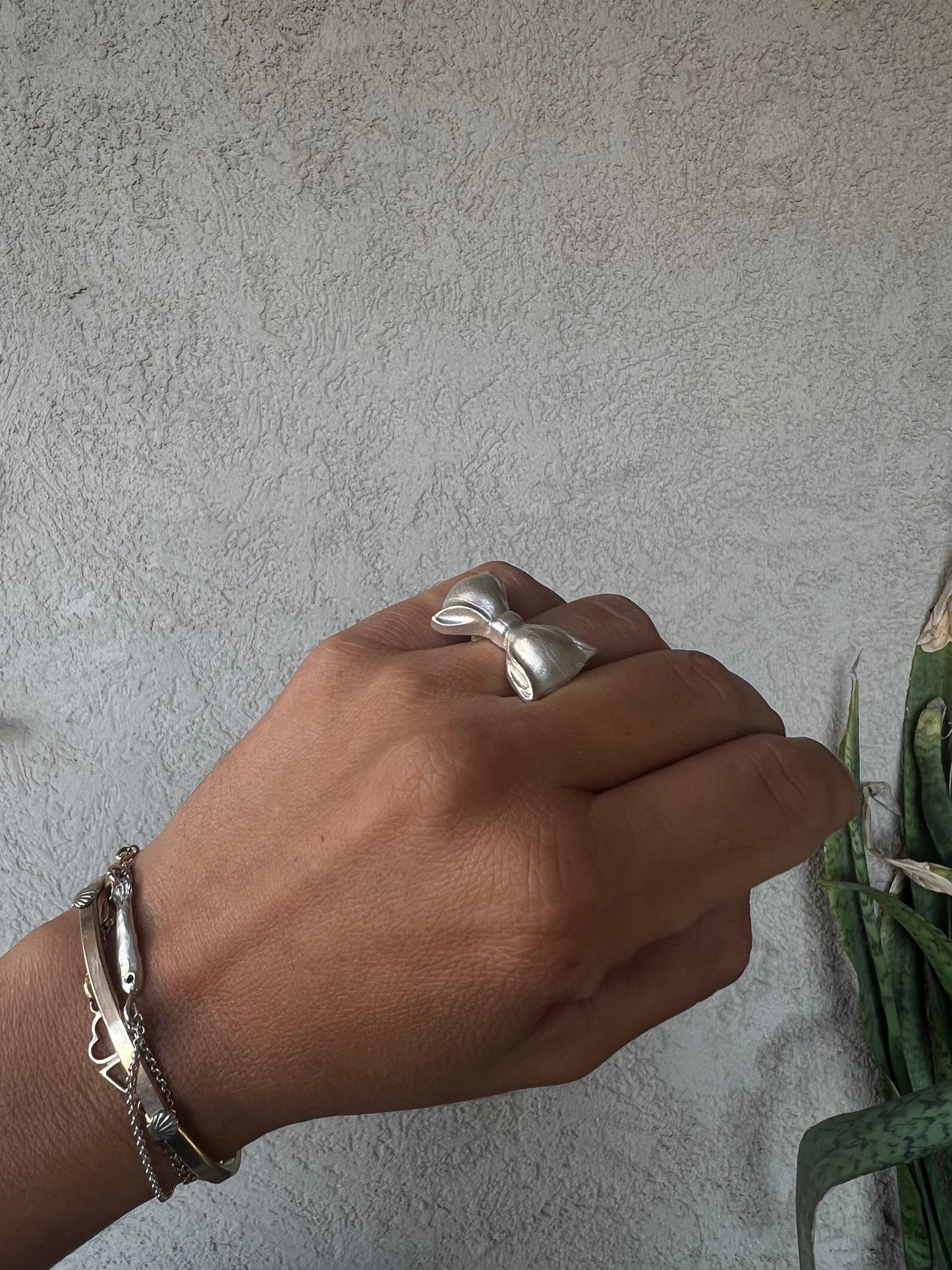 Chunky bow ring