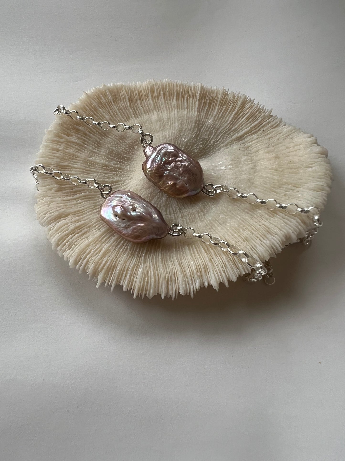 Bazooka pearl bracelet
