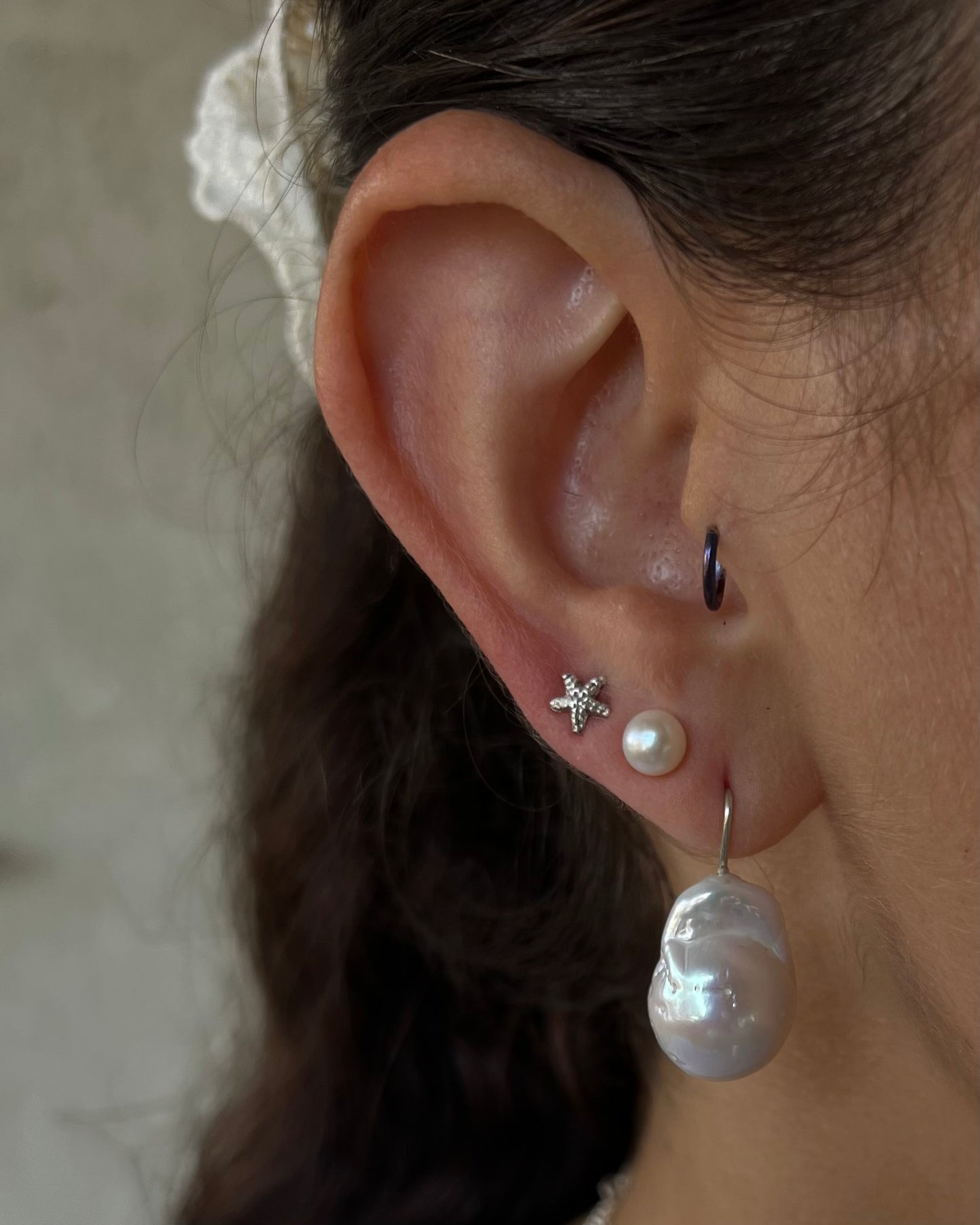 Giant pearls earrings