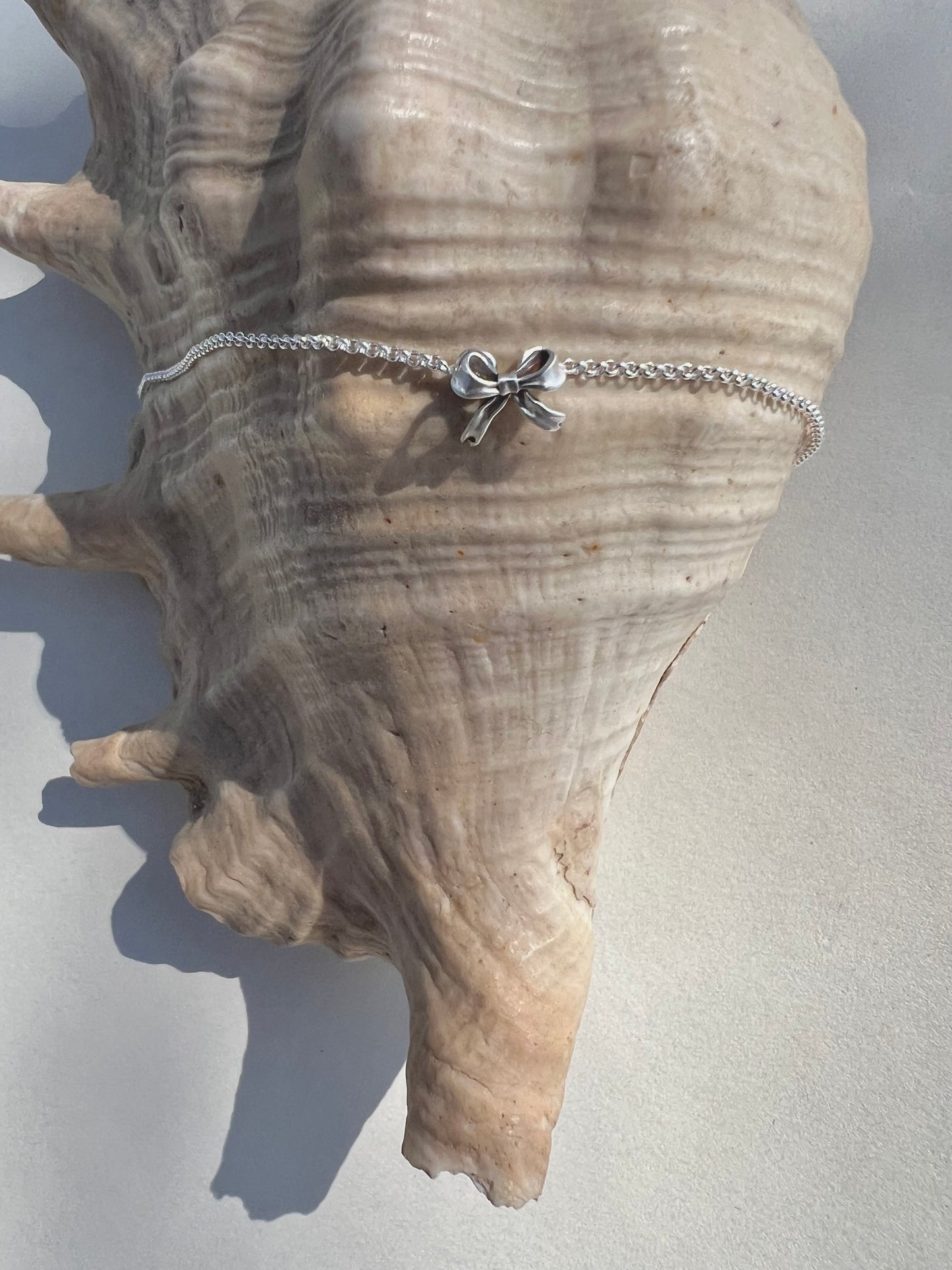 Tiny bow necklace