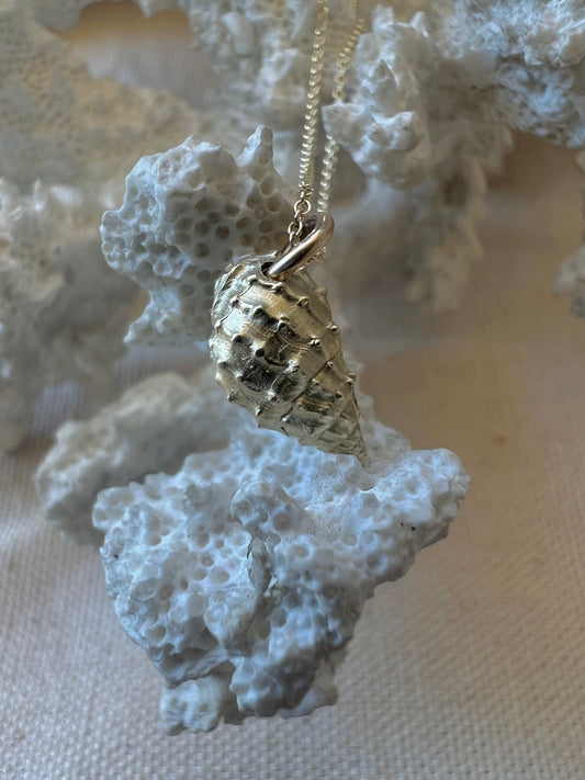 Lily necklace Gold