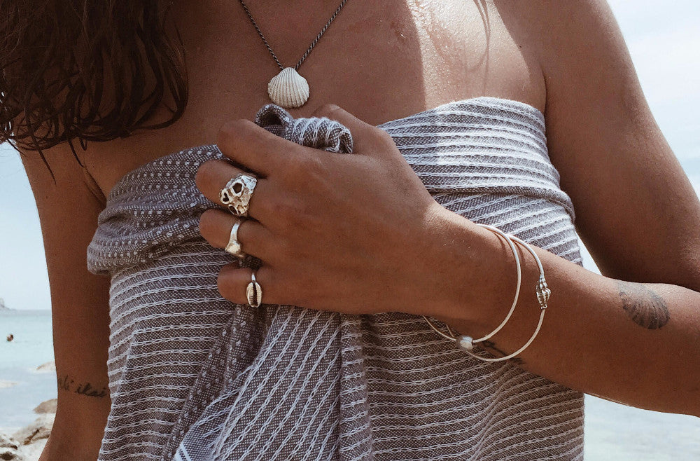 Gal shell on rope