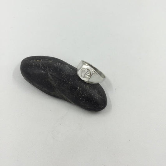 Along the bay Signet Ring