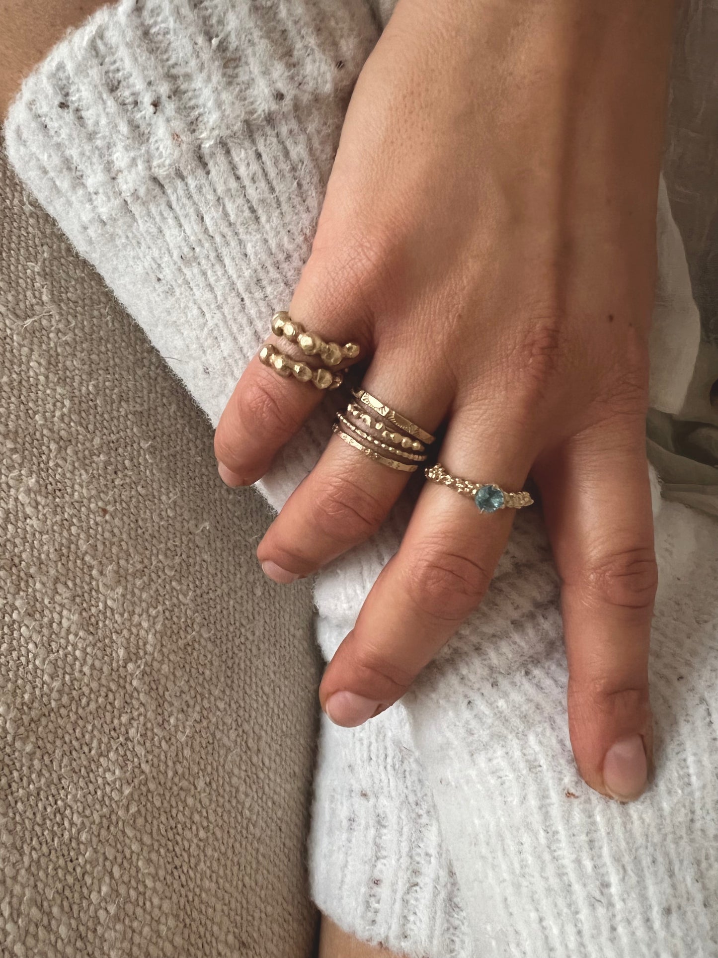 Pebbles ring-Gold