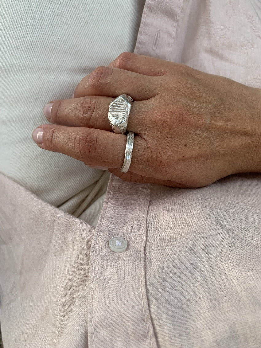 Pattern shell Ring