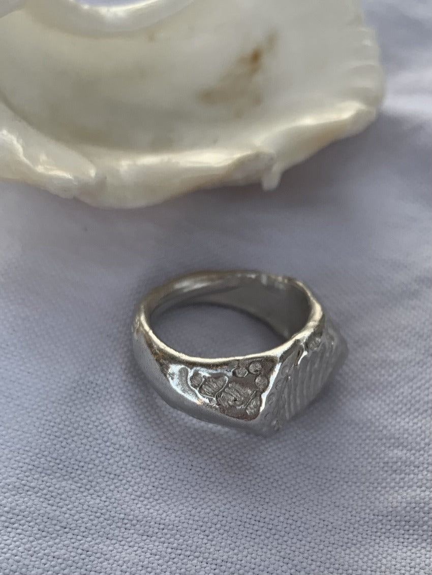 Pattern shell Ring