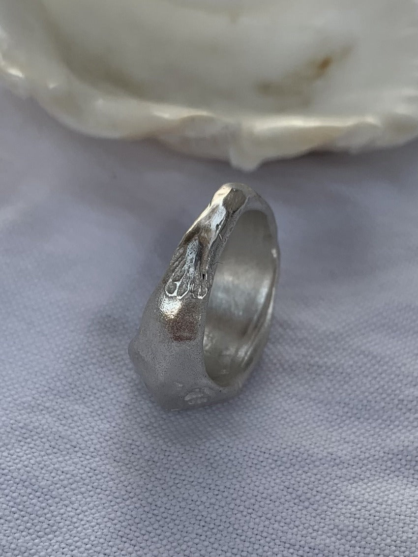Pattern shell Ring