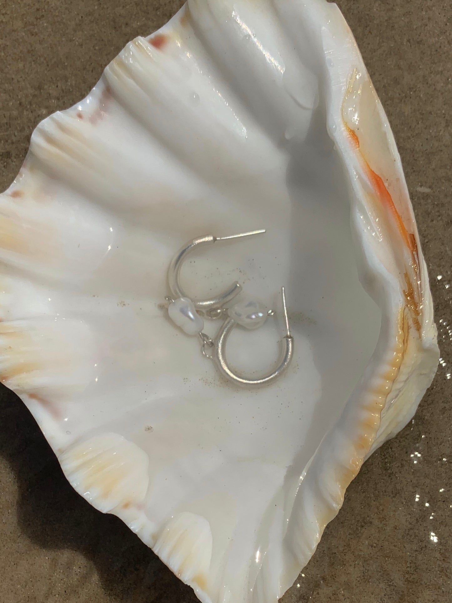 The classic Pearls Hoops