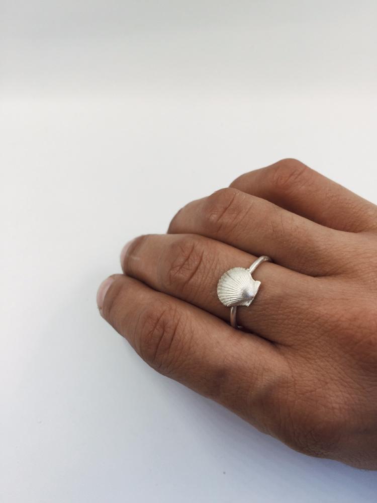 Naama seashell ring