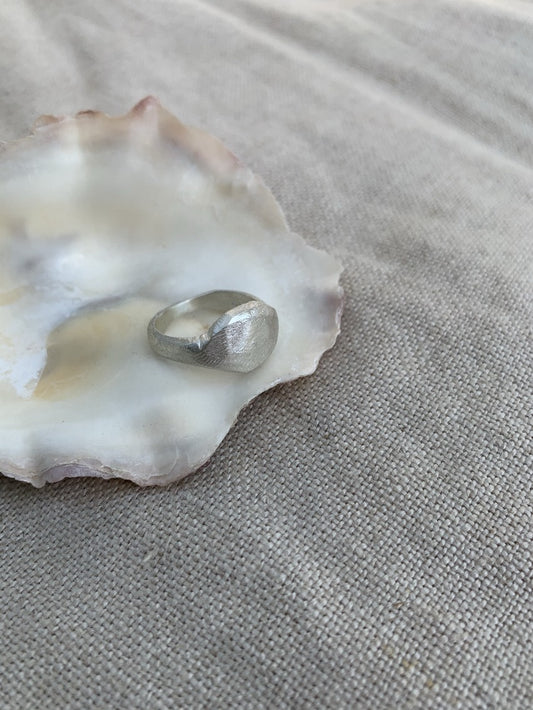 Raw eye ring