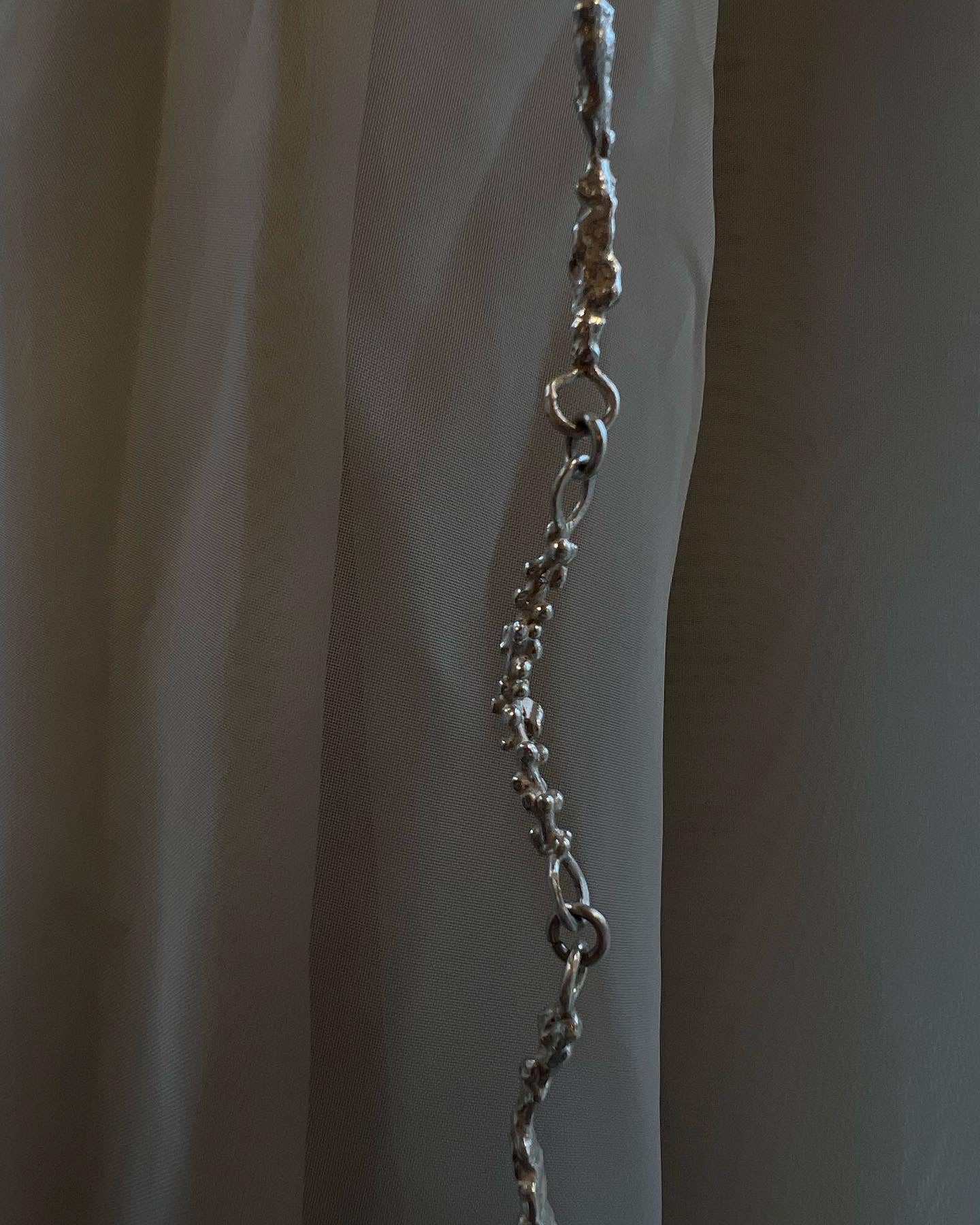 The Bubbly Chain