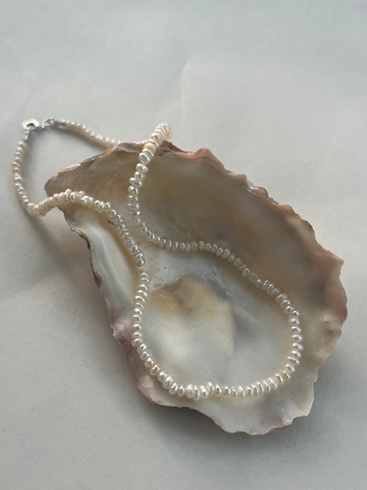 Dainty pitta pearl necklace