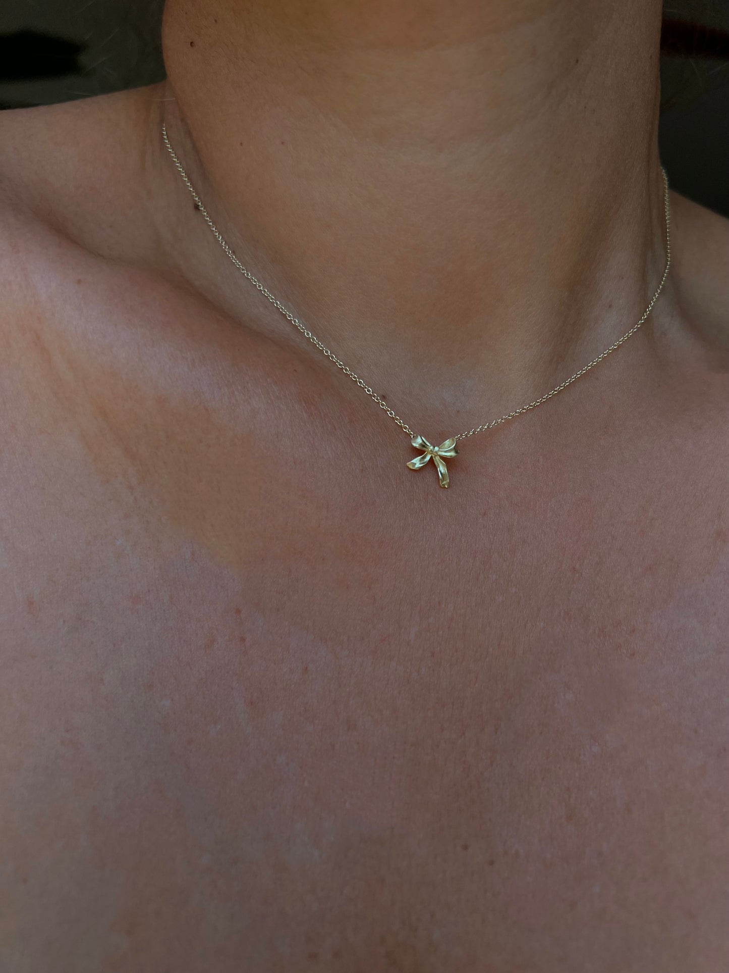 Tiny bow necklace - Gold