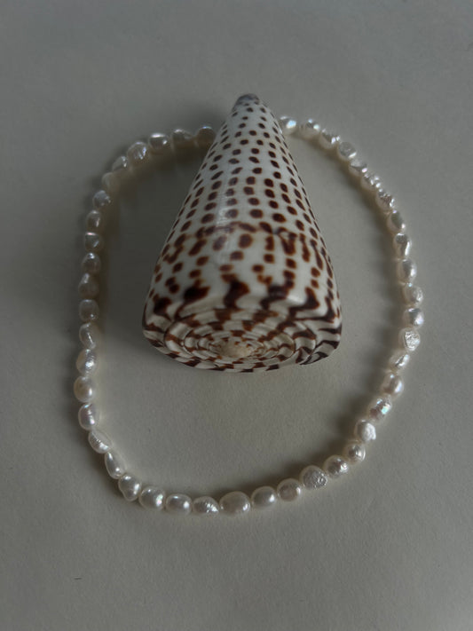 The Raw pearls necklace