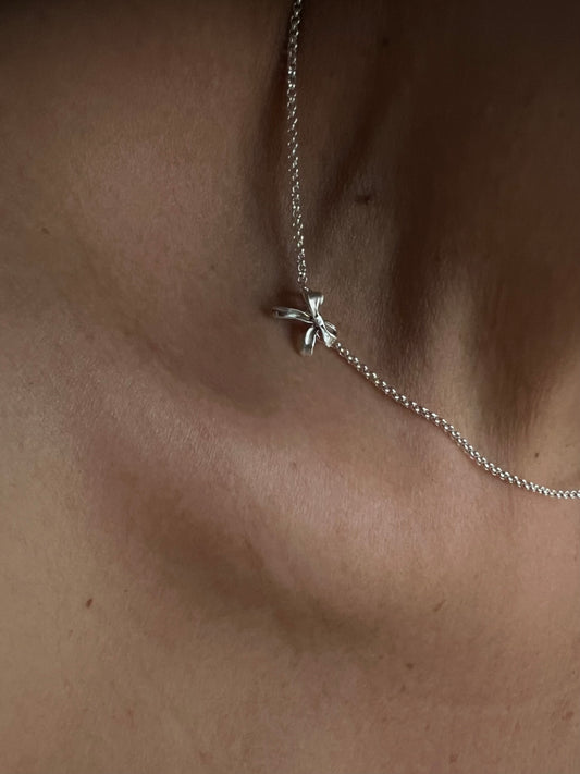 Tiny bow necklace