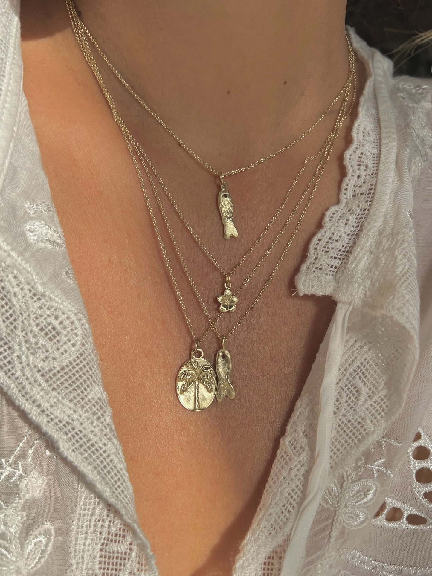 Single Fish Necklace Gold