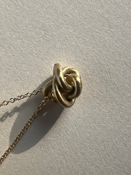 Knot necklace gold