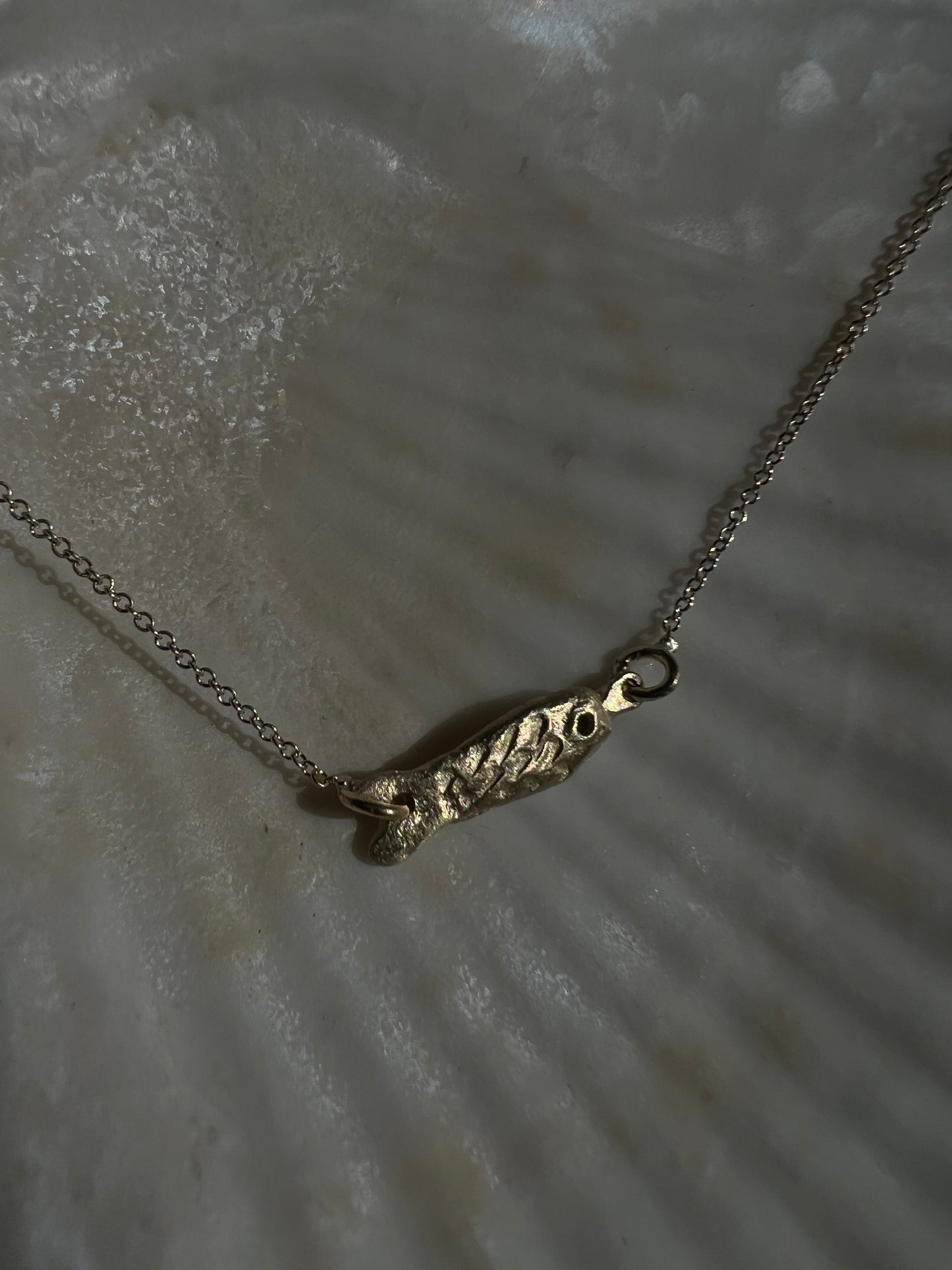 The Fish Necklace Gold