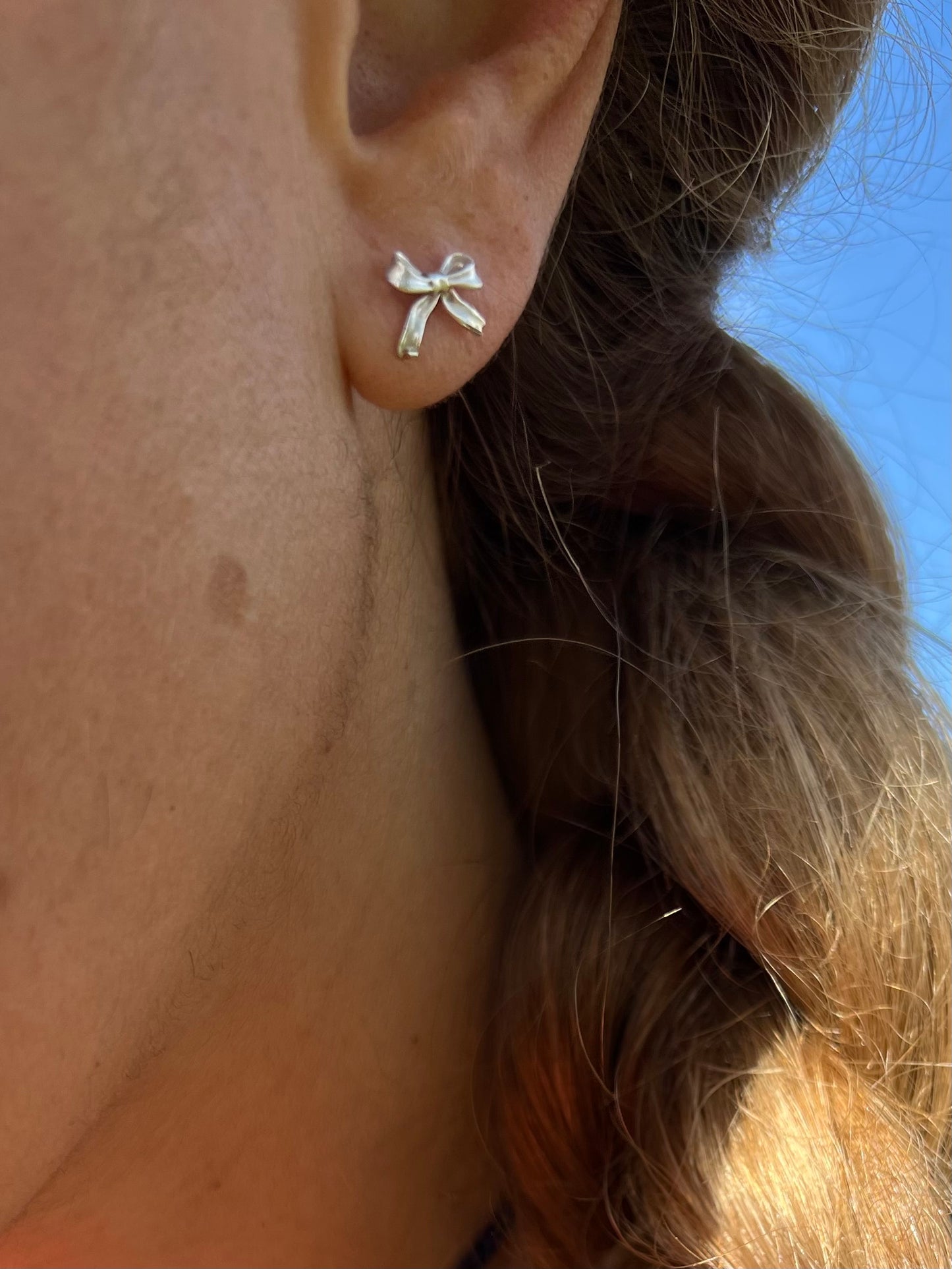 Tiny bow earrings