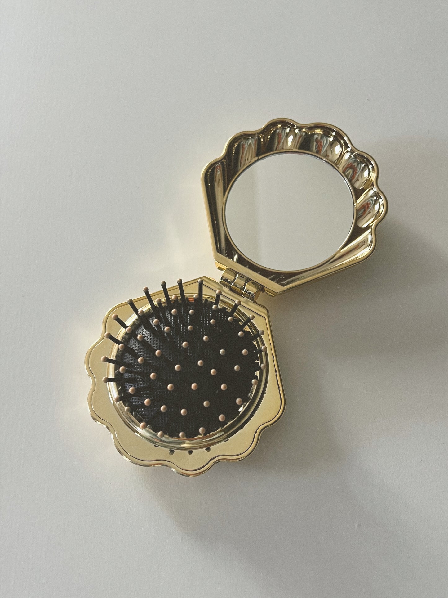 Bag Essential · Shell Brush & Mirror