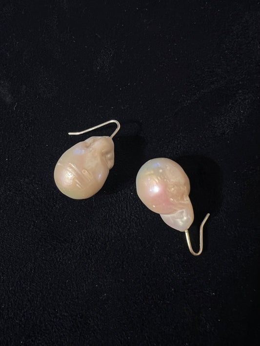 Giant pearls earrings