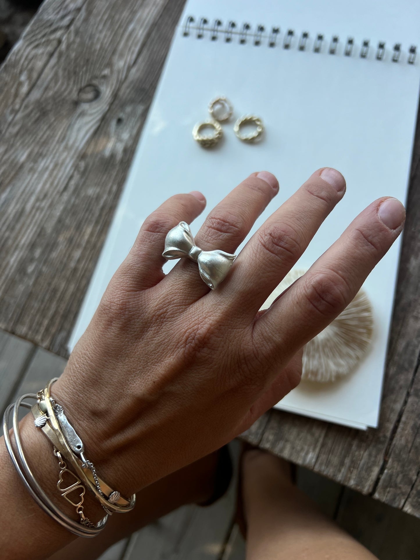 Chunky bow ring