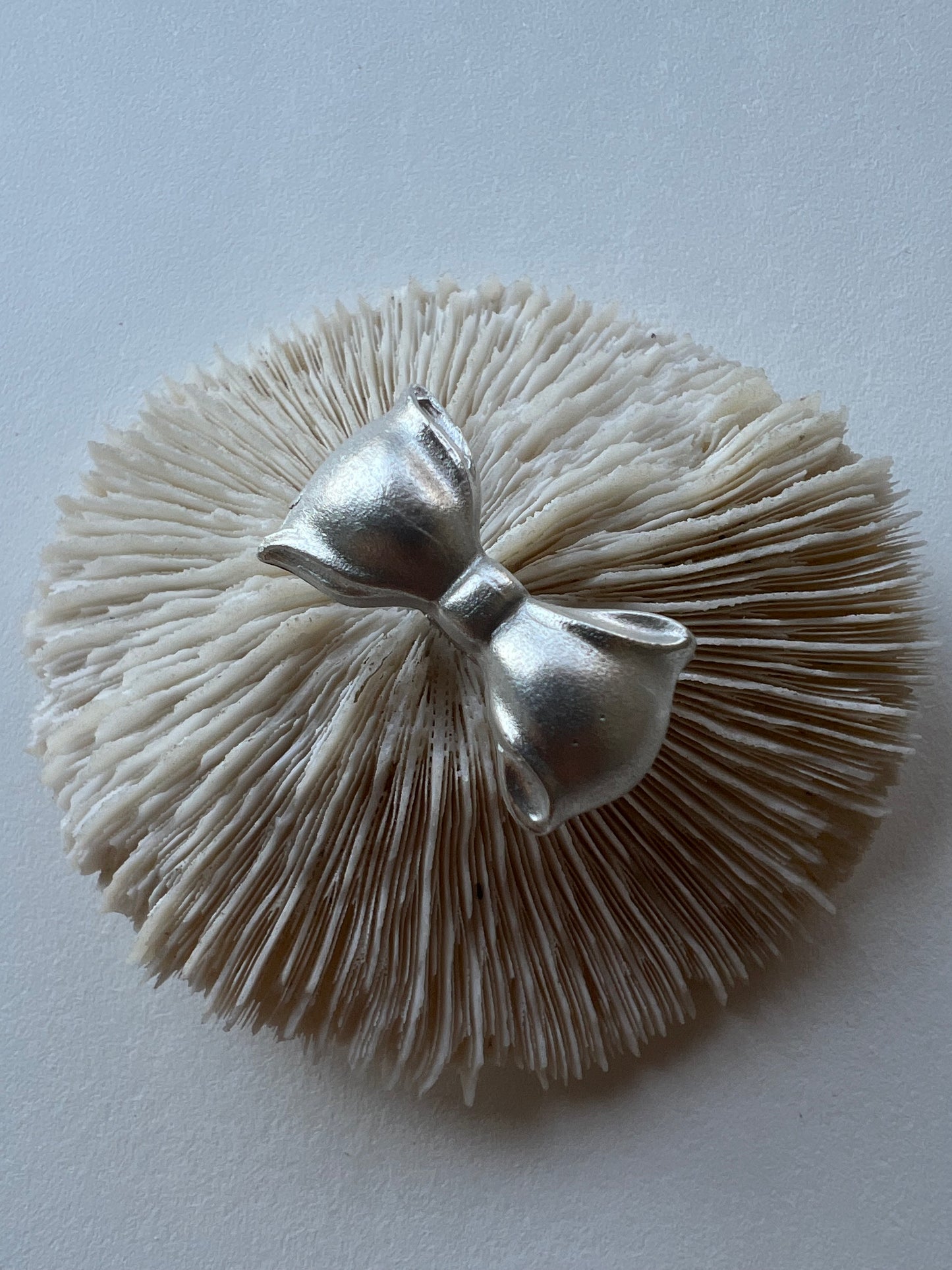Chunky bow ring