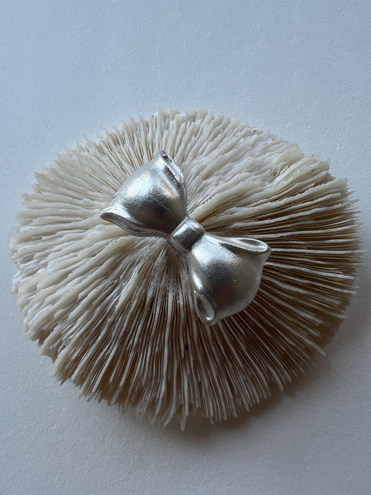 Chunky bow ring