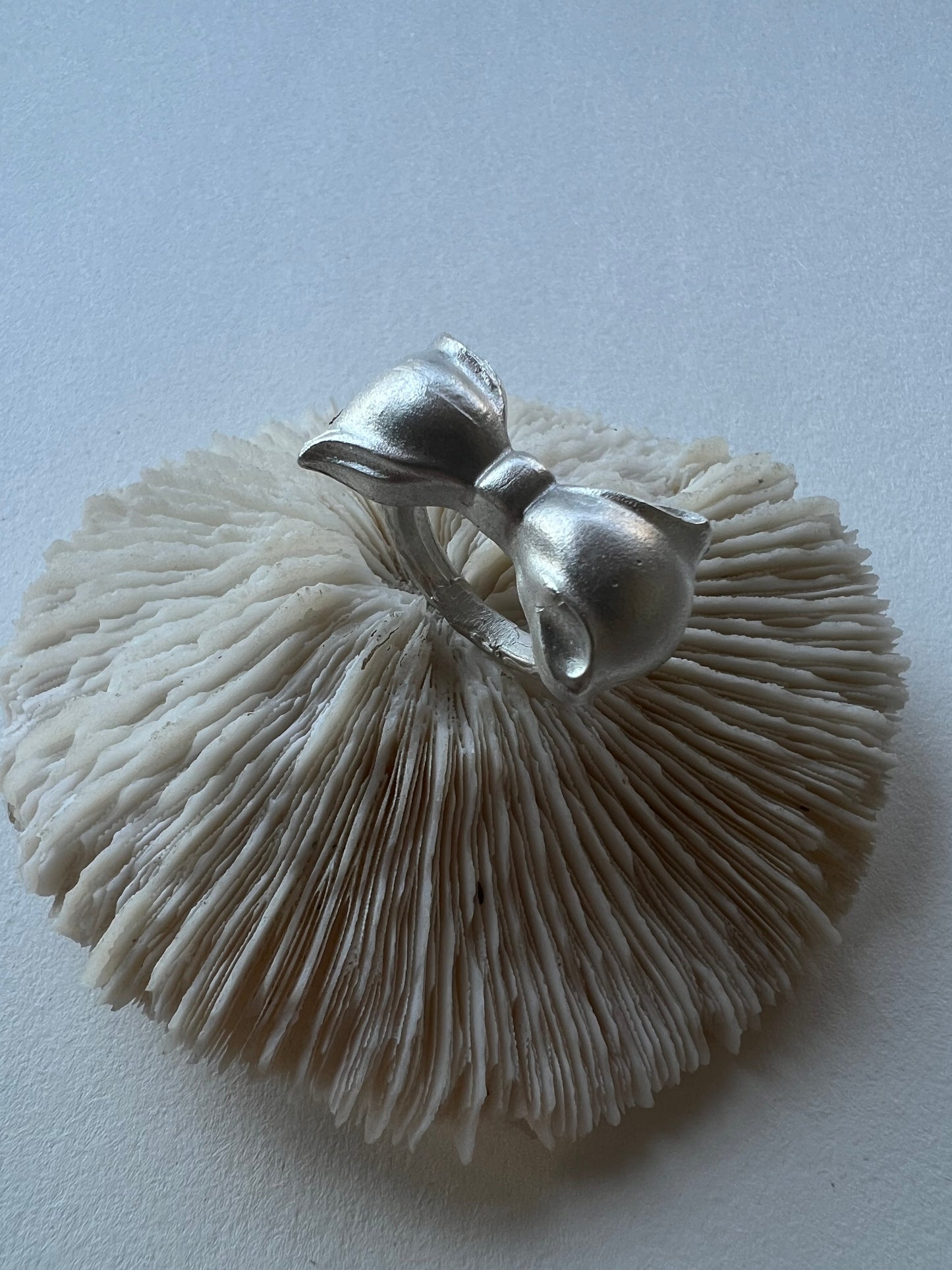 Chunky bow ring