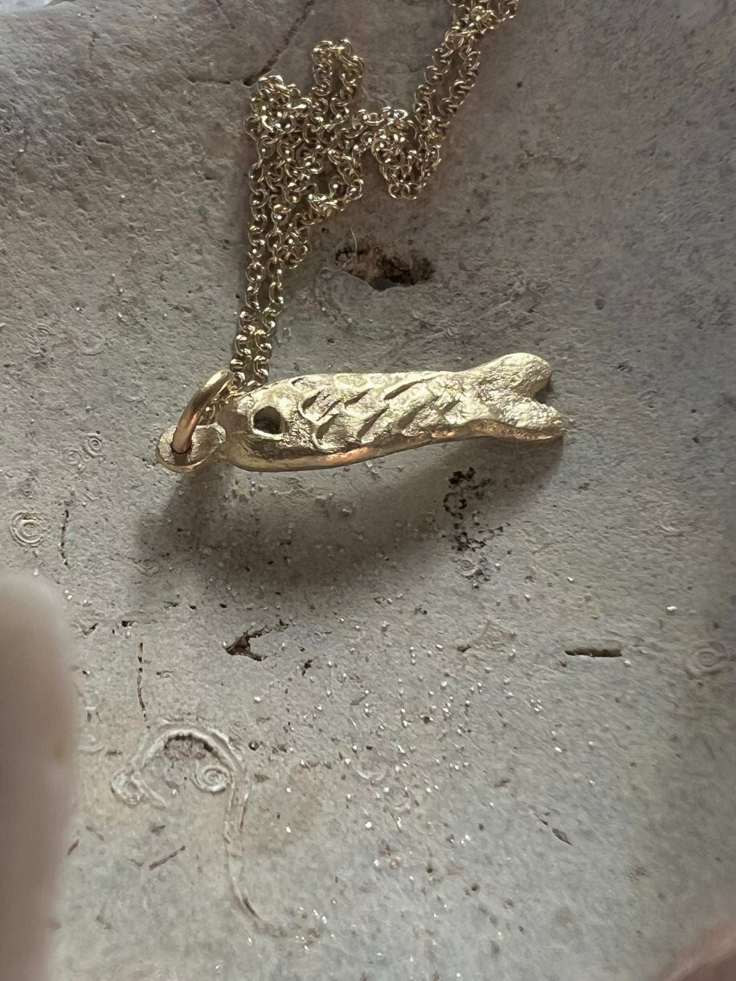 Single Fish Necklace Gold