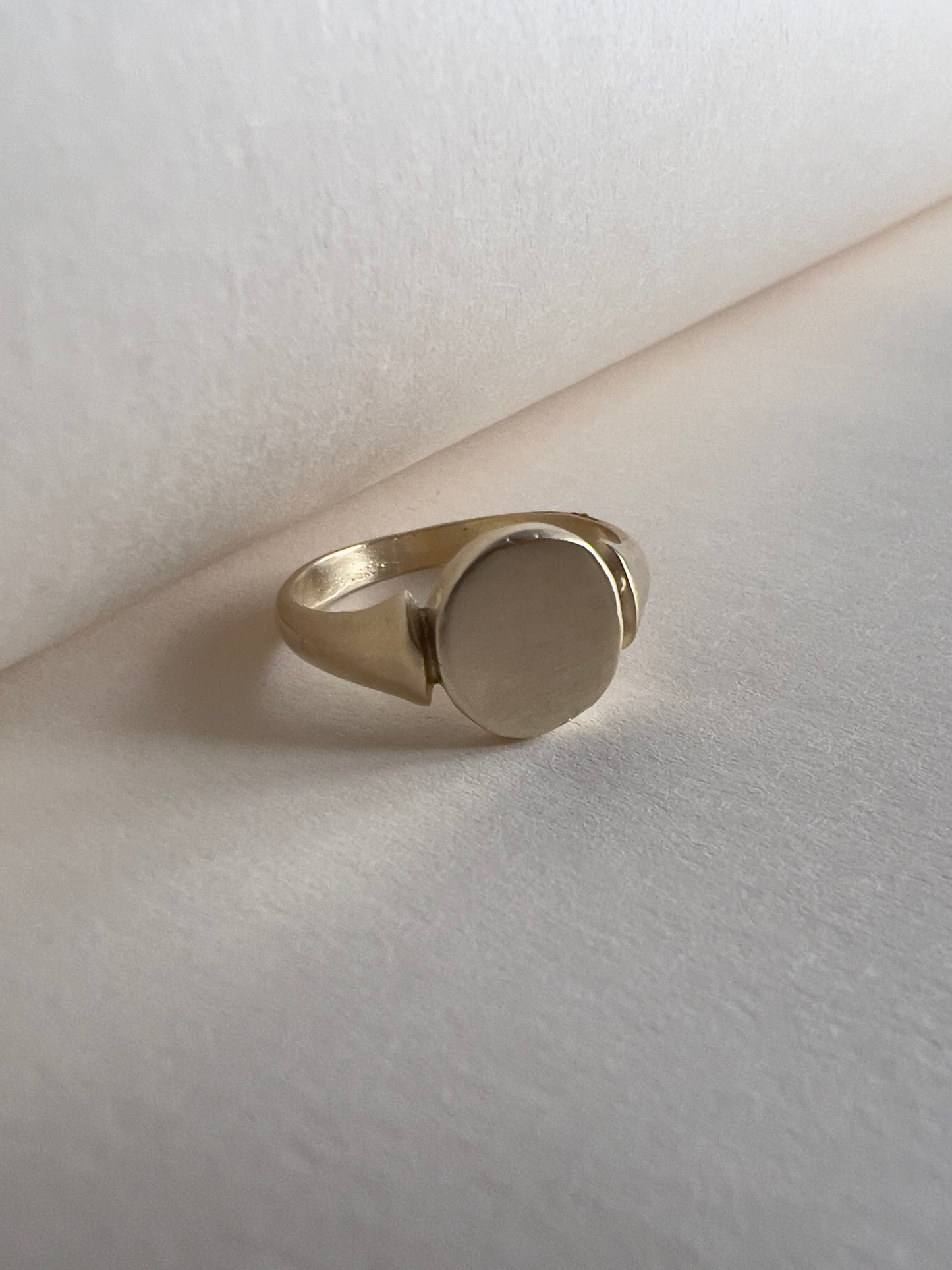 Vintage signet Gold Ring