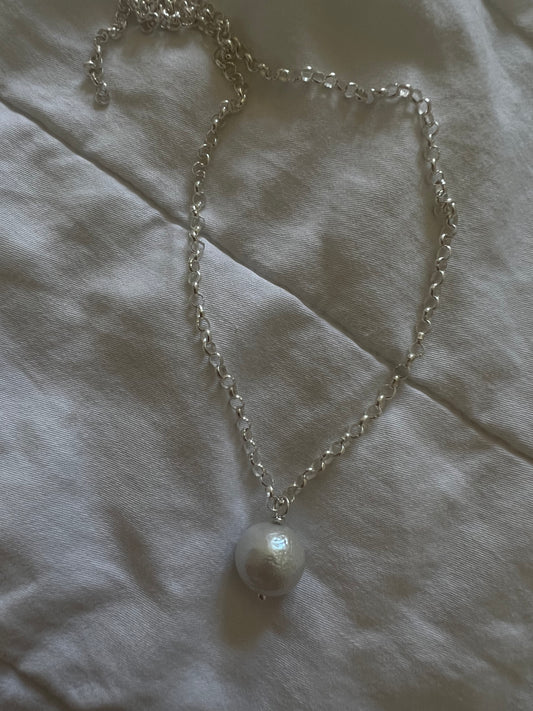 Round single pearl