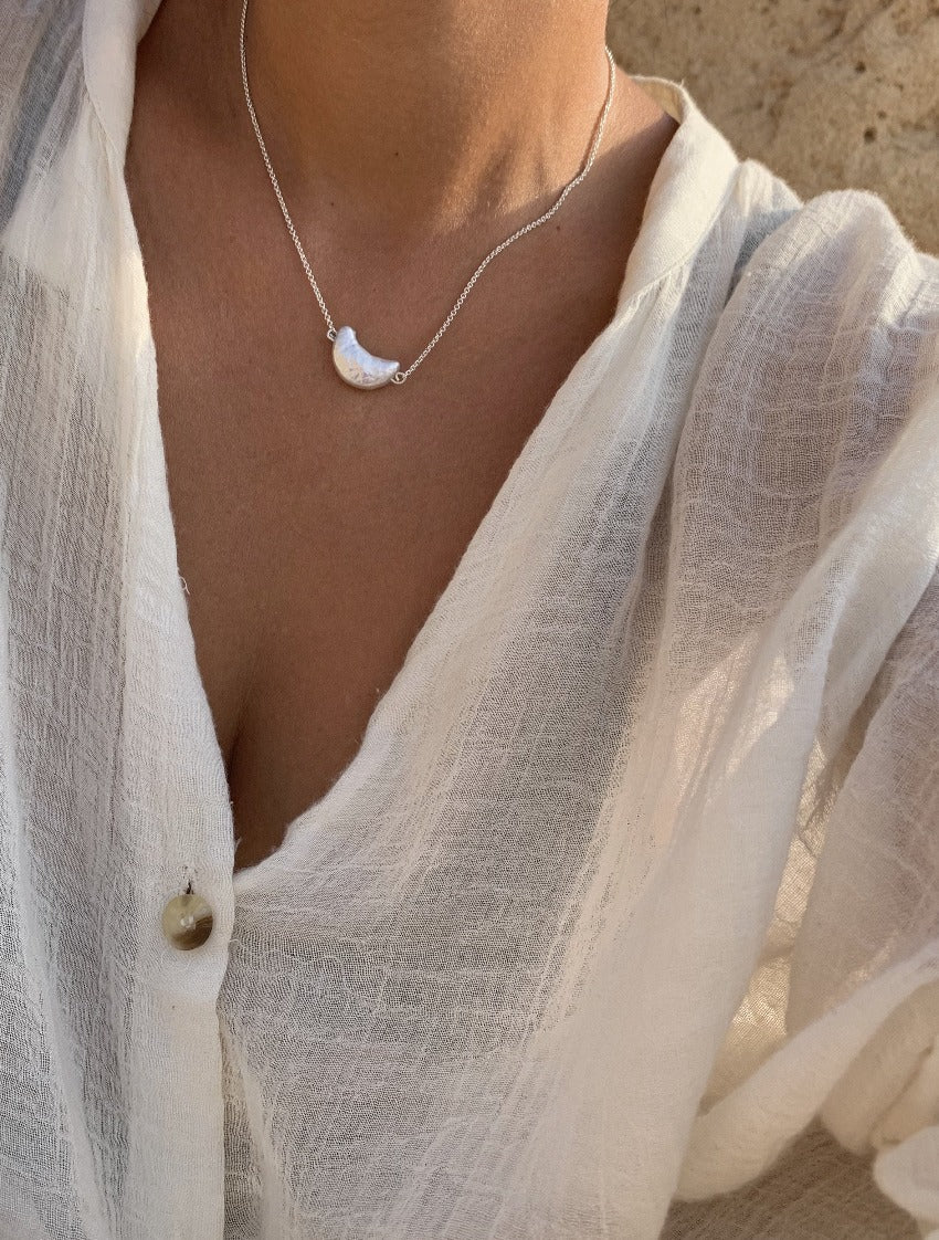 Moon pearl necklace