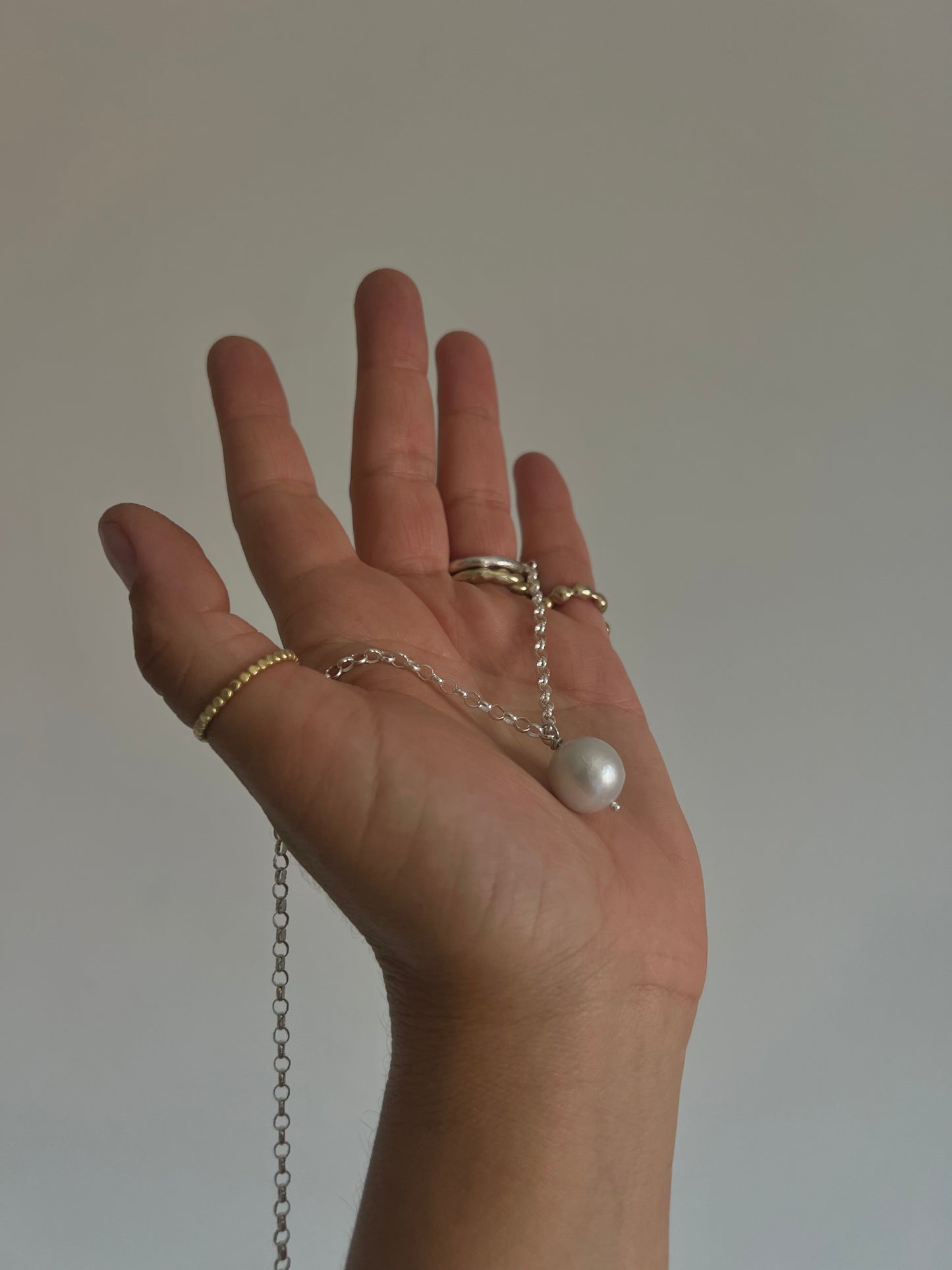 Round single pearl