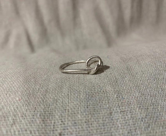 Loose knot ring