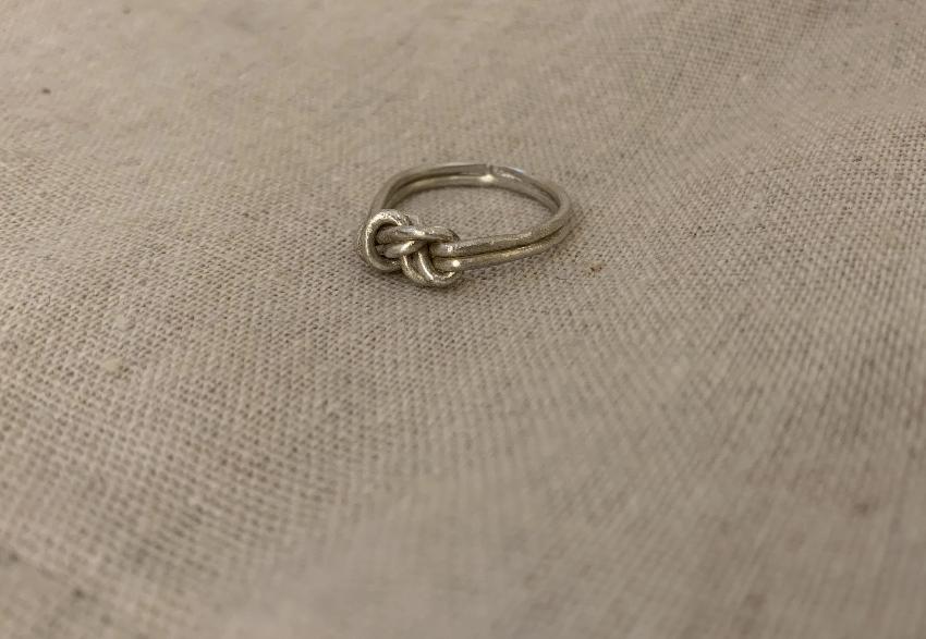 Family knot ring