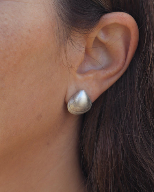 No°7 shell earrings