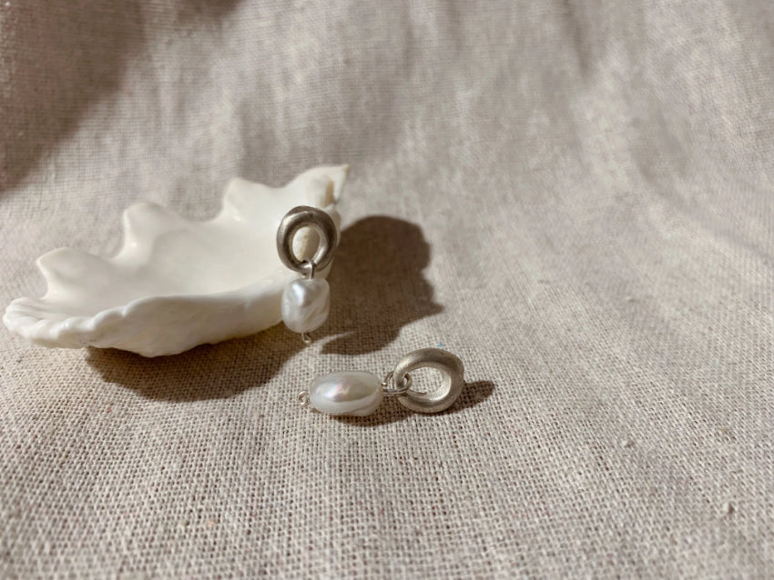 Stone earrings pearl