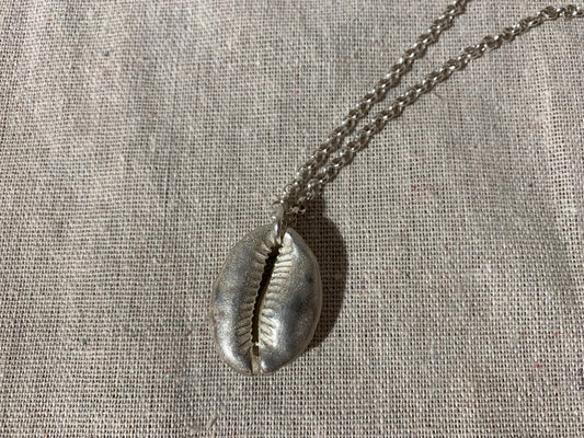 Giant cowrie necklace
