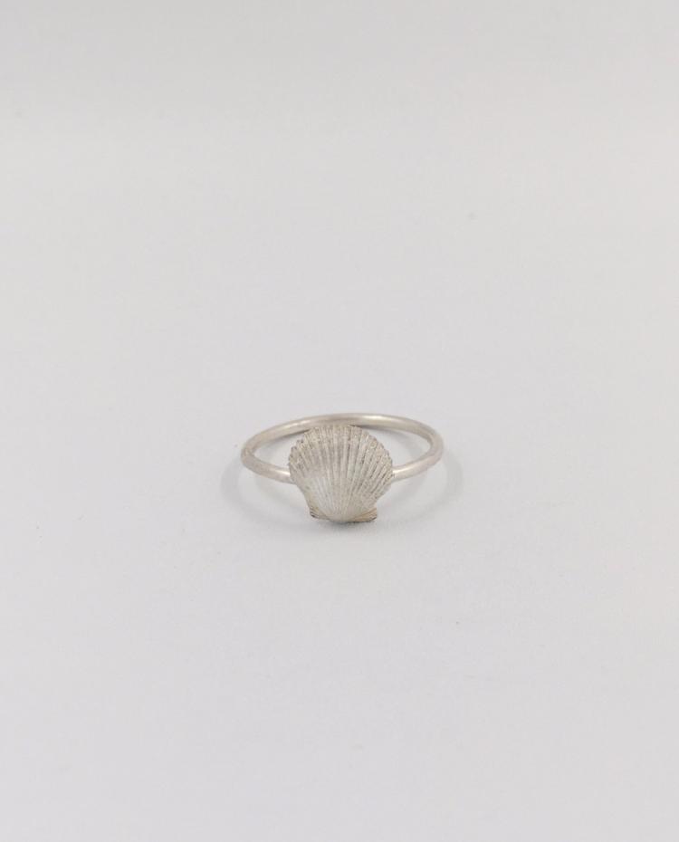 Naama seashell ring